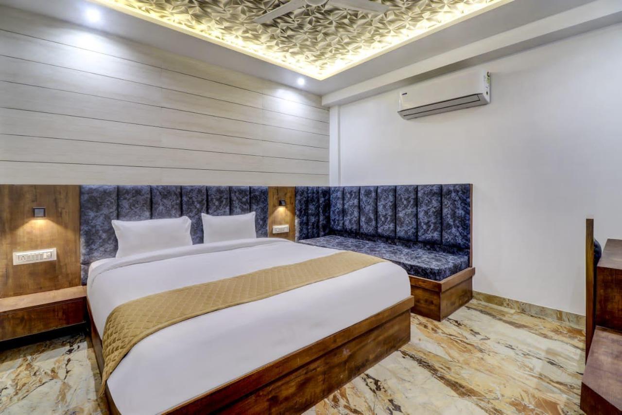 Vaccinated Staff - OYO 3209 Hotel Anand Villa Agra  Esterno foto