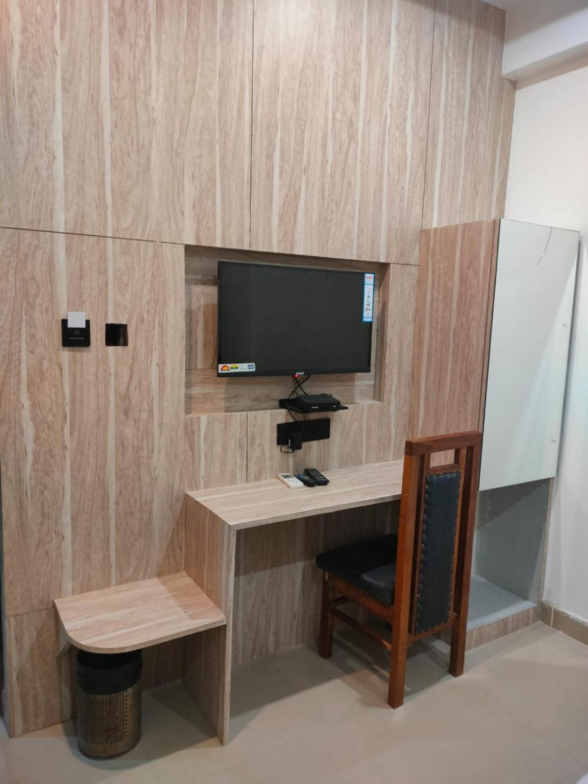 Vaccinated Staff - OYO 3209 Hotel Anand Villa Agra  Esterno foto