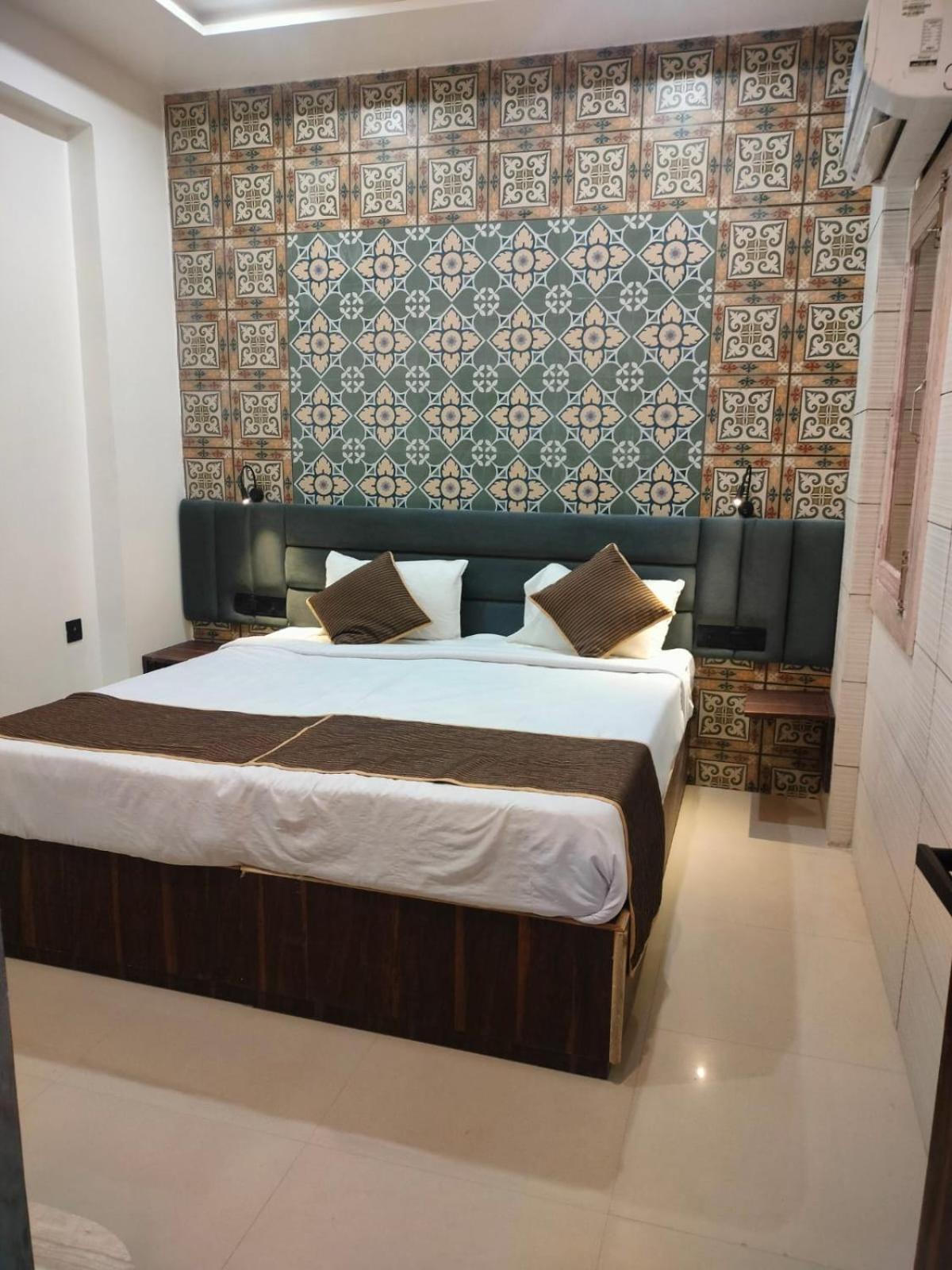 Vaccinated Staff - OYO 3209 Hotel Anand Villa Agra  Esterno foto