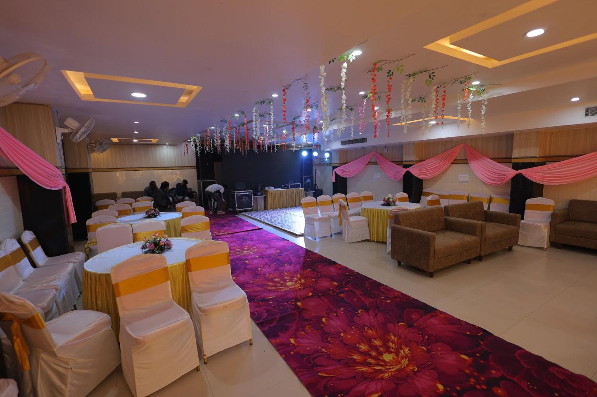 Vaccinated Staff - OYO 3209 Hotel Anand Villa Agra  Esterno foto