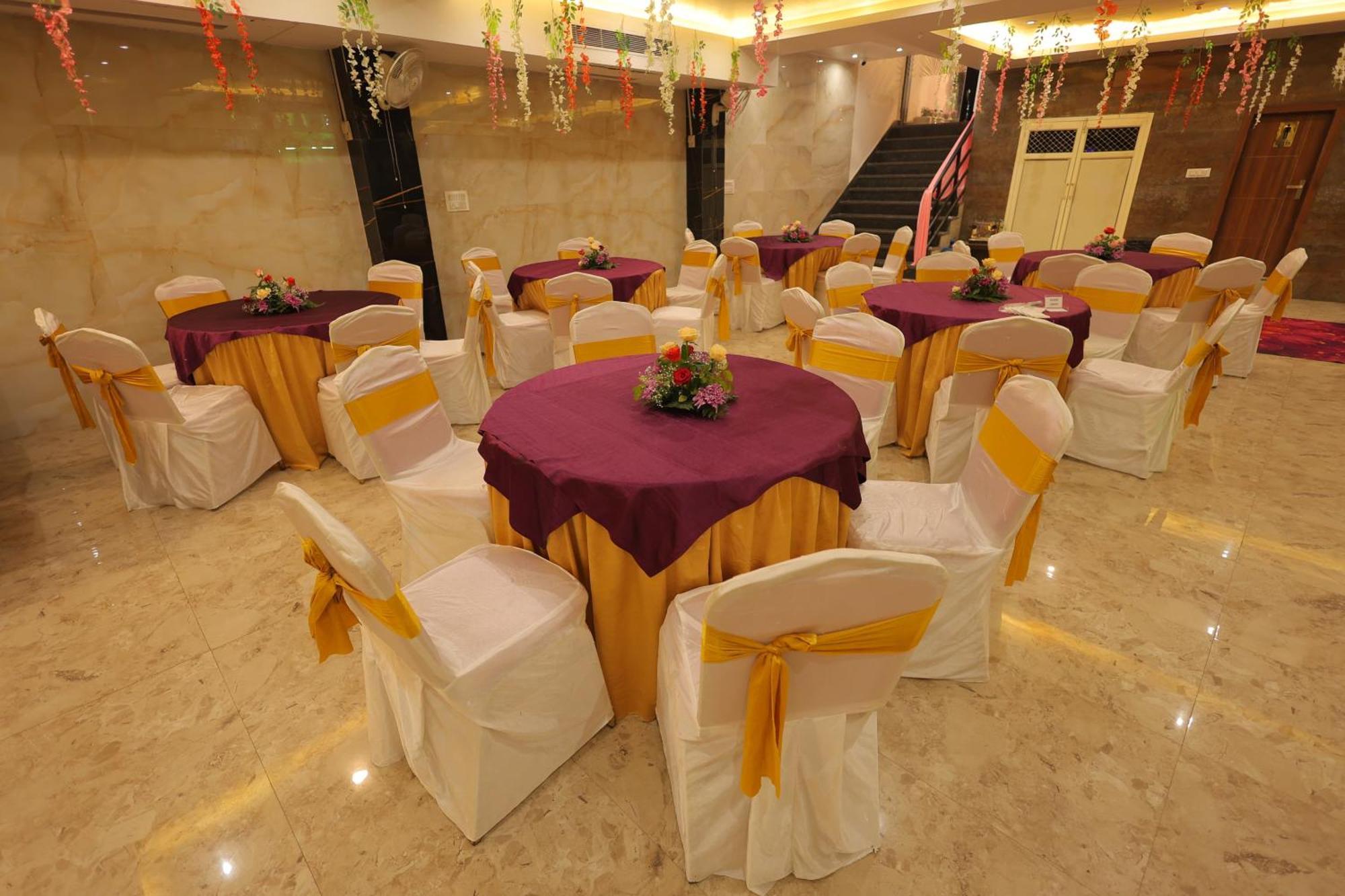 Vaccinated Staff - OYO 3209 Hotel Anand Villa Agra  Esterno foto