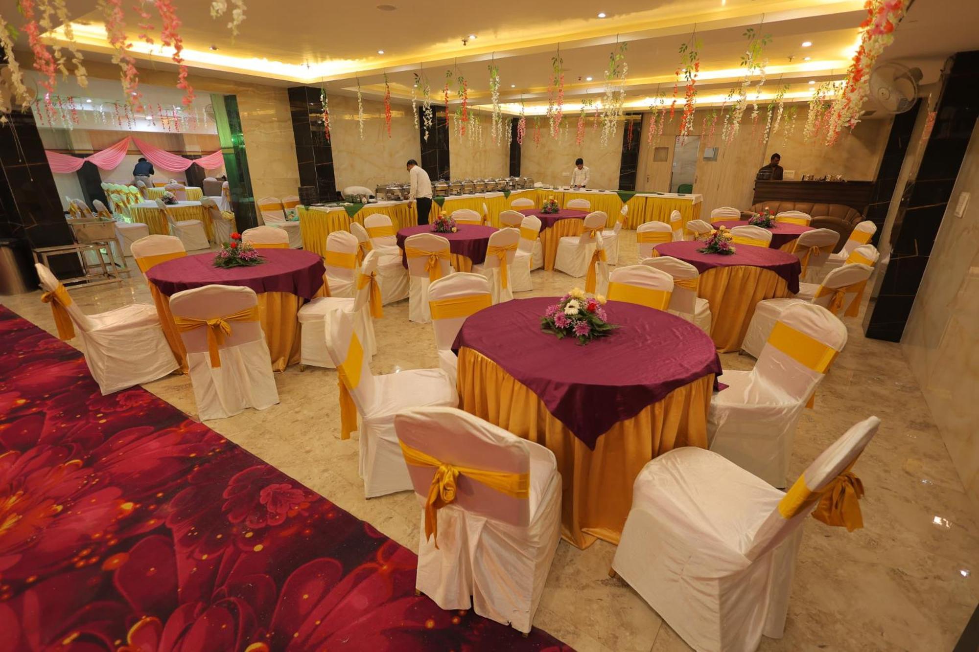 Vaccinated Staff - OYO 3209 Hotel Anand Villa Agra  Esterno foto
