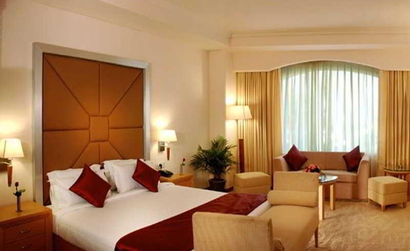 Vaccinated Staff - OYO 3209 Hotel Anand Villa Agra  Esterno foto
